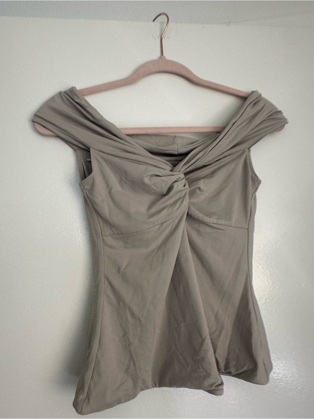 House of Harlow 1960 Gray Twist Front Off-Shoulder Top